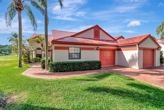 view of front of house featuring a garage and a front yard