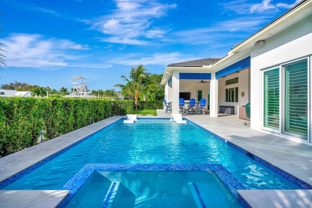 view of swimming pool featuring an in ground hot tub, ceiling fan, and a patio area