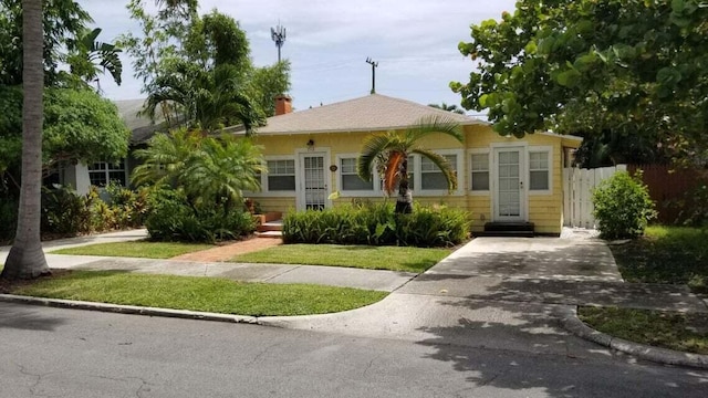 view of front of property with a front lawn