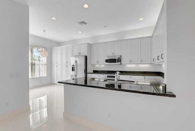 kitchen with sink, hanging light fixtures, kitchen peninsula, stainless steel appliances, and white cabinets