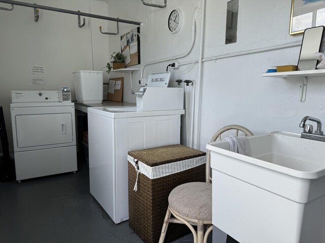 laundry room with sink and washer and clothes dryer