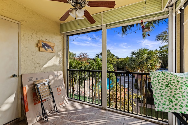 sunroom / solarium featuring ceiling fan