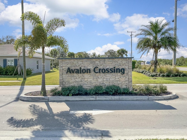 828 Persimmon Pl, Fort Pierce, FL 34981 - community sign featuring a yard
