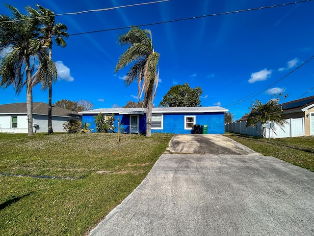 single story home featuring a front yard