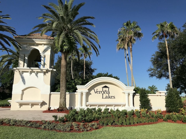 view of community / neighborhood sign