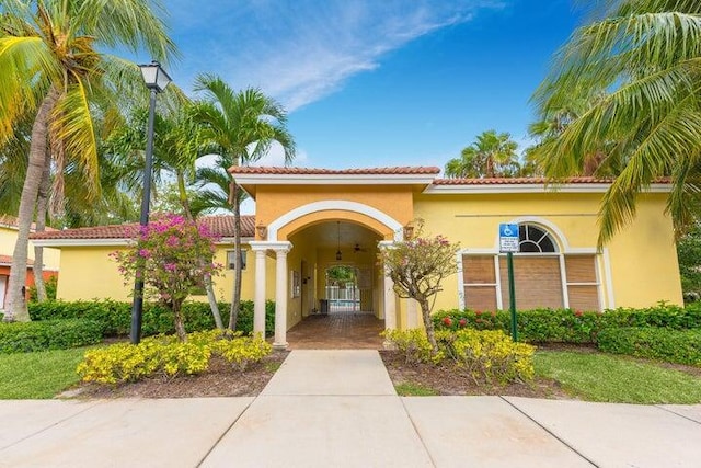 view of mediterranean / spanish-style home