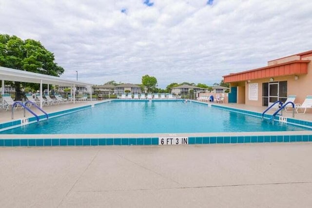 view of swimming pool featuring a patio