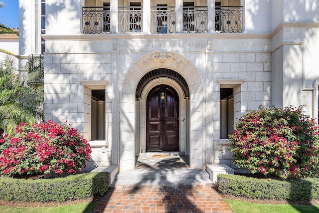 property entrance with a balcony