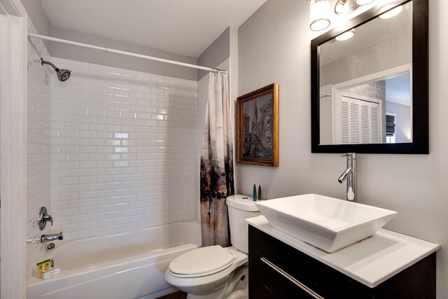 bedroom featuring a textured ceiling