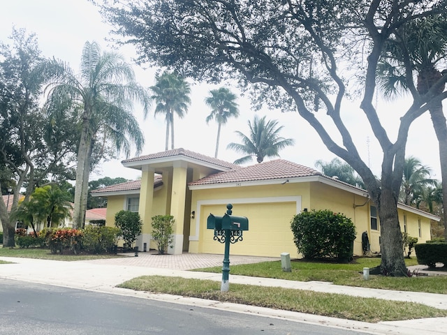 view of front of property featuring a garage