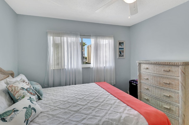 bedroom featuring ceiling fan and a textured ceiling