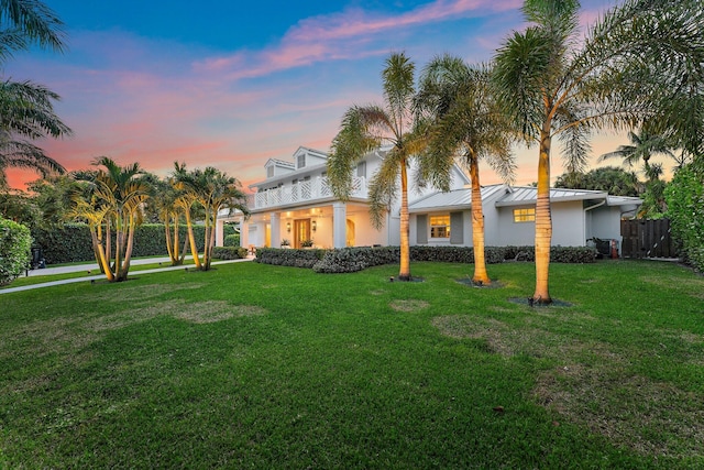 view of front facade with a lawn