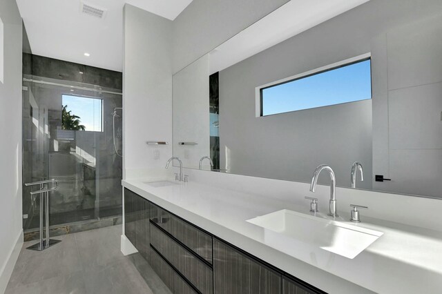 laundry area featuring cabinets, washing machine and dryer, sink, and light wood-type flooring