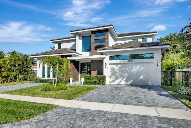 view of front facade featuring a garage