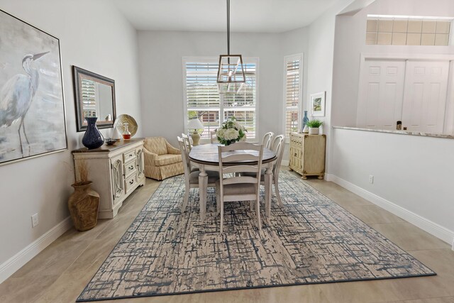 dining space with a notable chandelier