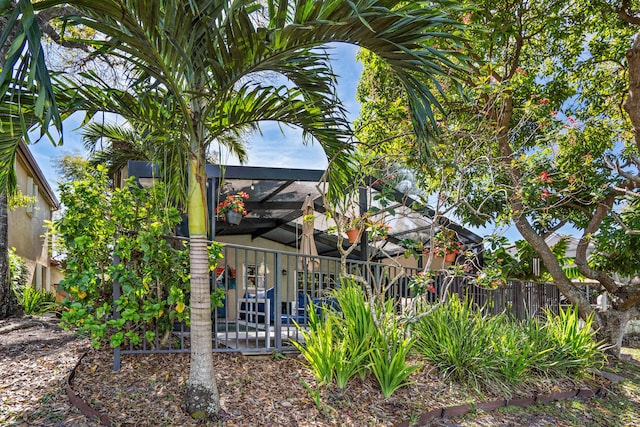 view of yard with a lanai