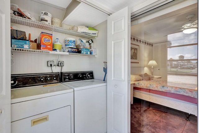 washroom featuring tile patterned flooring, ceiling fan, and independent washer and dryer