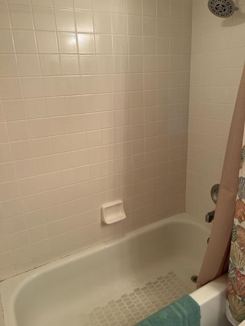 bathroom with shower / bathtub combination with curtain