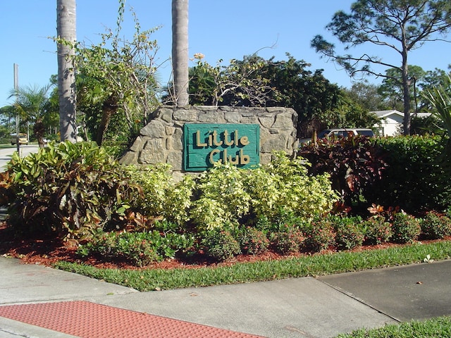 view of community / neighborhood sign