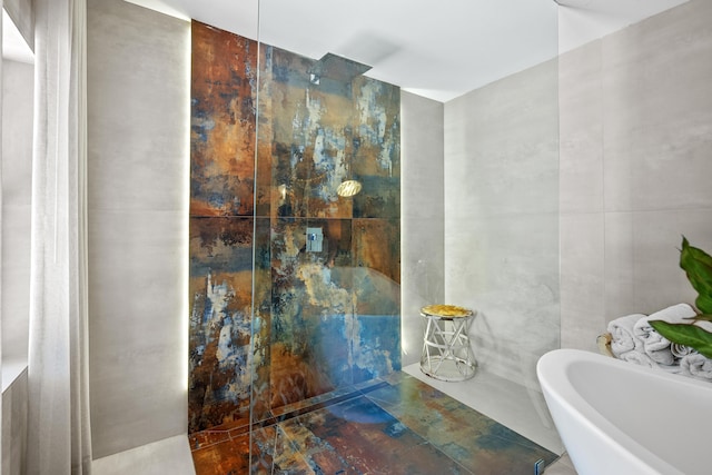 bathroom featuring tile walls