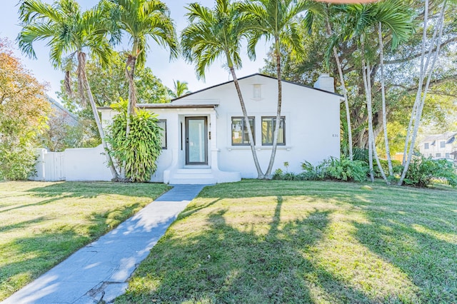 view of front of home featuring a front lawn