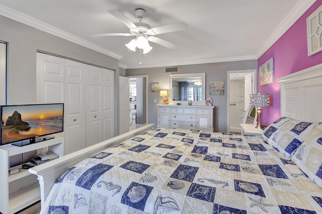 bedroom featuring crown molding, ceiling fan, and a closet