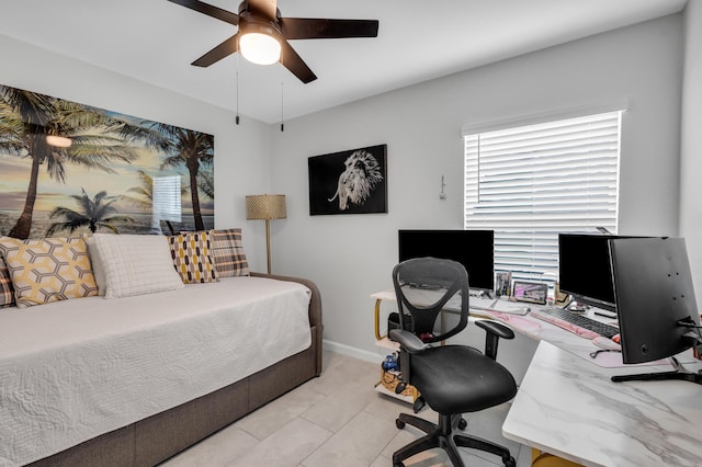 bedroom with ceiling fan