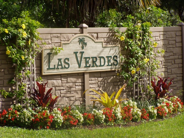 view of community / neighborhood sign