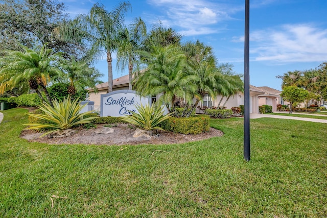 view of front of property with a front lawn