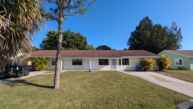 single story home featuring a front yard