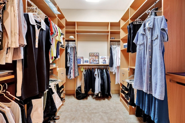 walk in closet with light tile patterned floors