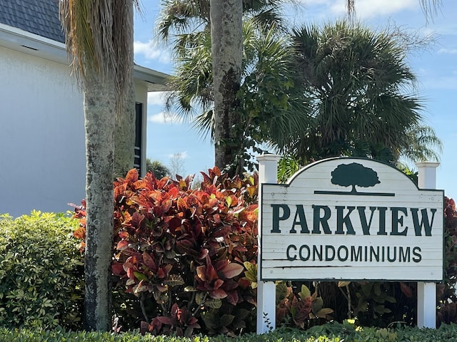 view of community / neighborhood sign