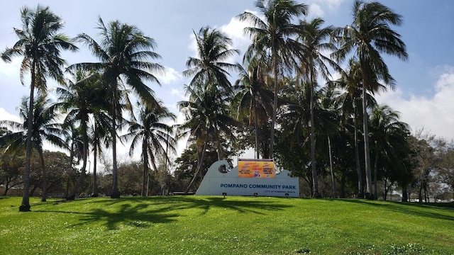 community sign with a lawn