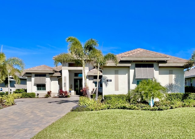 view of front of house featuring a front yard