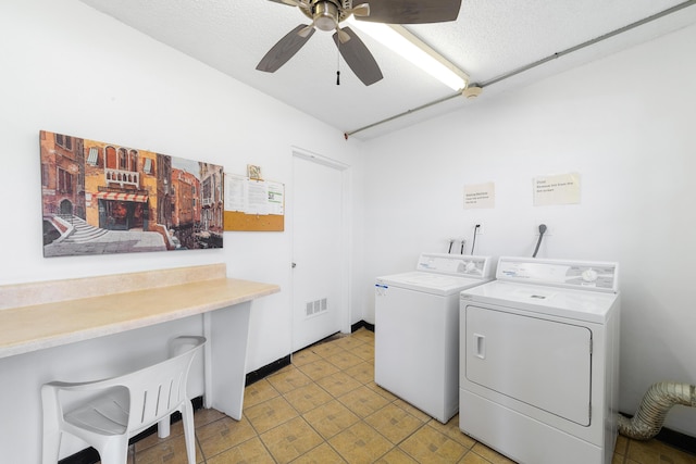 washroom featuring ceiling fan and independent washer and dryer