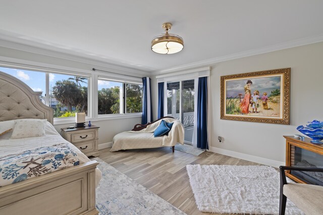 sunroom / solarium featuring ceiling fan