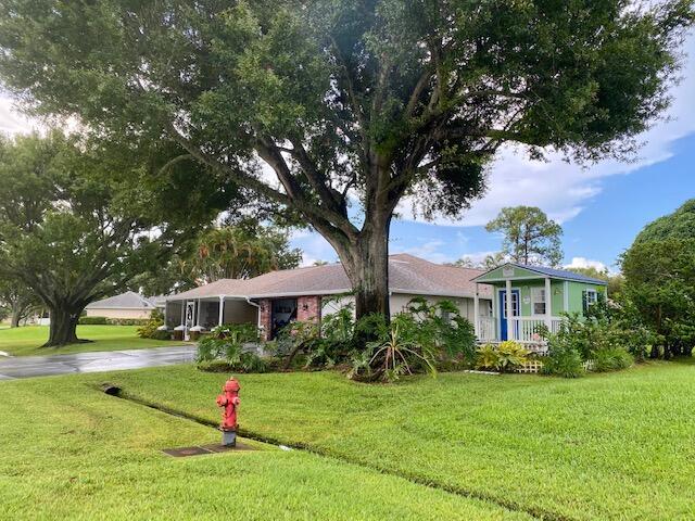 ranch-style home with a front lawn