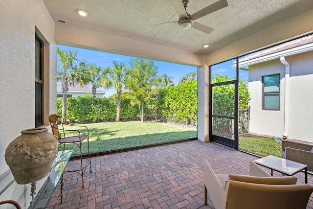 sunroom with ceiling fan