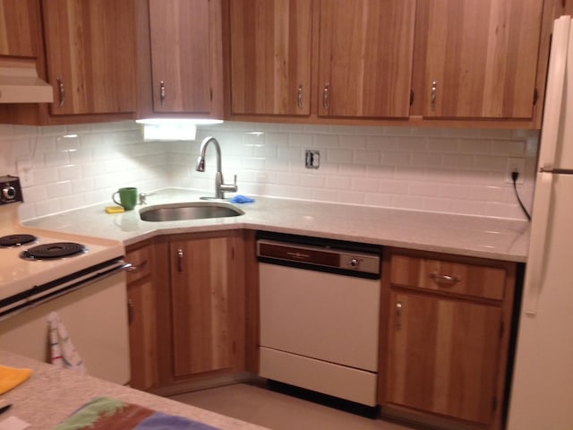 kitchen with custom range hood, sink, white appliances, and decorative backsplash