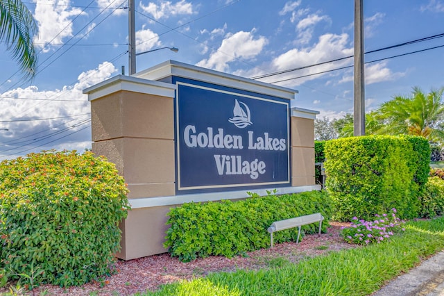 view of community / neighborhood sign