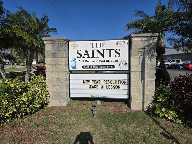 view of community / neighborhood sign