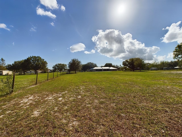 view of yard featuring a rural view