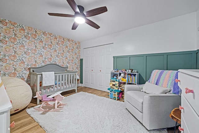 bedroom featuring light hardwood / wood-style floors, a closet, and ceiling fan