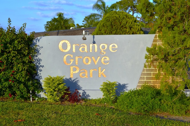 view of community / neighborhood sign