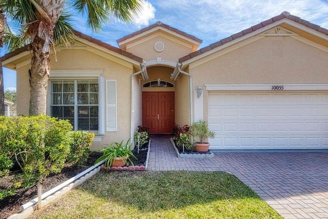 view of front of house featuring a garage