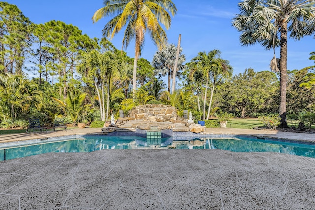 view of swimming pool