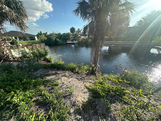 Listing photo 2 for 930 SW 8th Pl, Cape Coral FL 33991