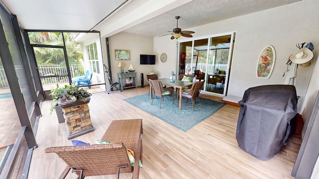 sunroom with ceiling fan