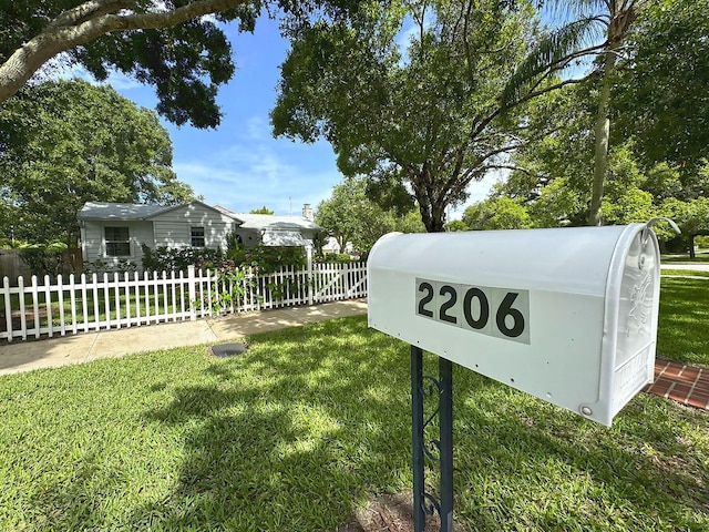 details featuring a fenced front yard