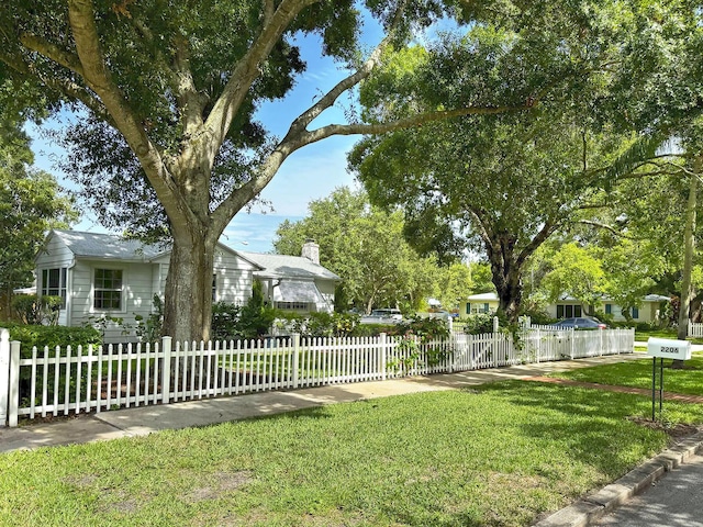 view of yard featuring a fenced front yard